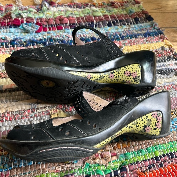 Jambu Black Sandals with Perforated Design and Arch Support - Picture 8 of 15